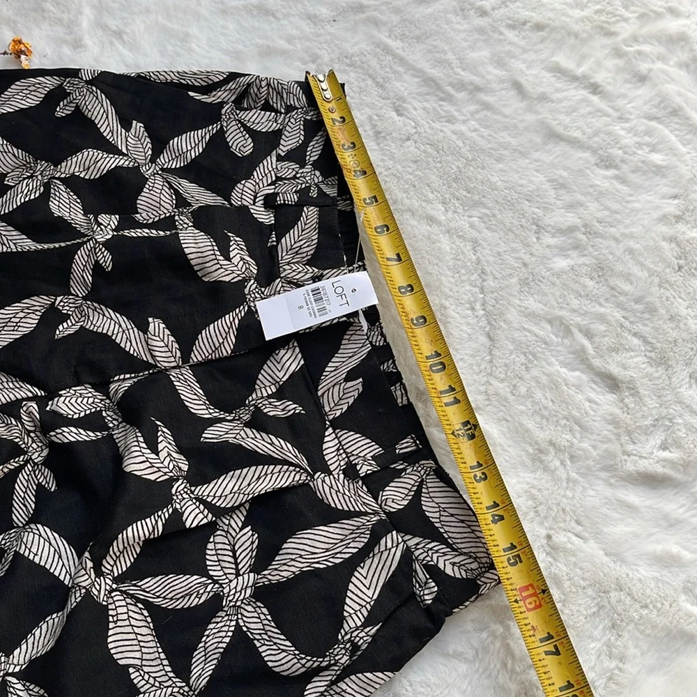 Loft petite pleated shorts in ribbon linen blend - Picture 4 of 7